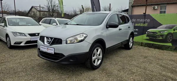 Nissan Qashqai 7 locuri 1600 cm3 benzina clima pilot automat