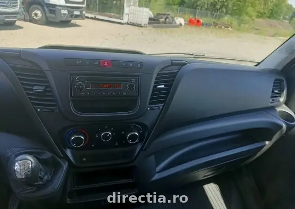 Poza anunț 12