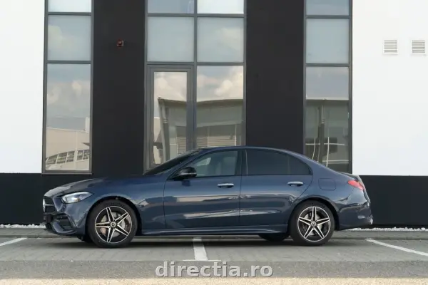 Mercedes-Benz C 300 e 4MATIC Limuzina cu tehnologie EQ hybrid (2026)
